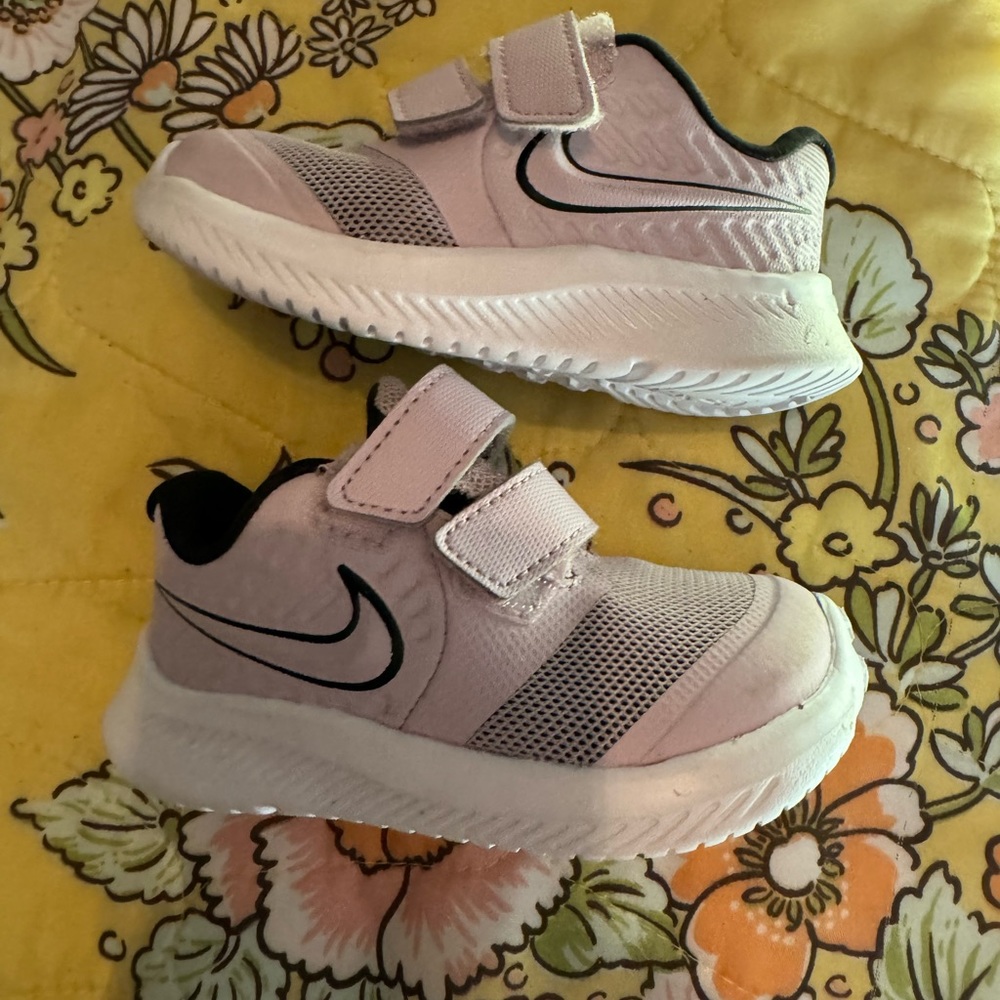 Little Kids Nikes Size 5